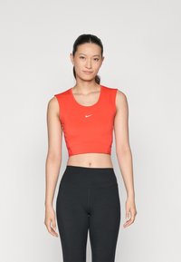 Спортивный топ