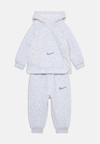 Набор одежды