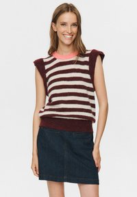 Пуловер без рукавов