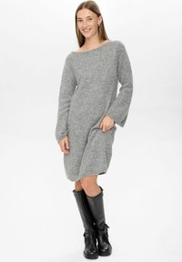 Вязаное платье