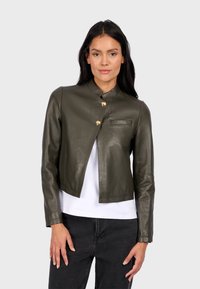 Короткая куртка