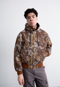 Куртка бомбер