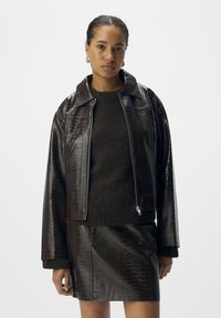 Короткая куртка