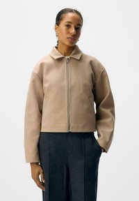 Короткая куртка