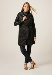 Длинный жилет