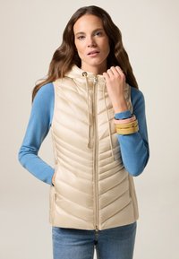 Пуховой жилет