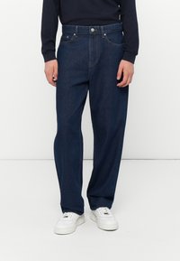 Свободные джинсы