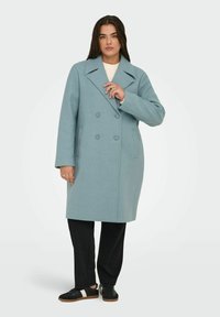 Шерстяное пальто