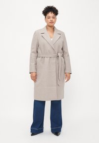 Шерстяное пальто