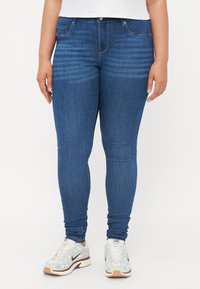 Узкие джинсы