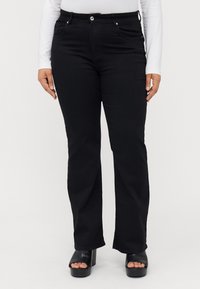 Клешеные джинсы