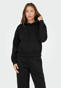 Пуловер с капюшоном