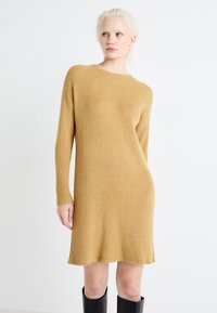 Вязаное платье Вязаное платье