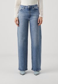 Свободные джинсы Свободные джинсы