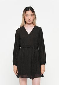 Короткое платье