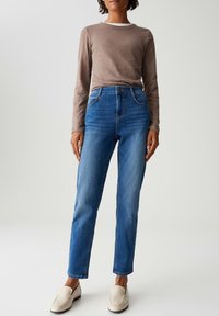 Прямые джинсы