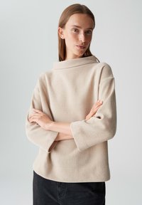 Пуловер с рукавом три четверти