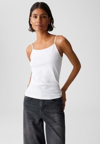 Топ на бретельках