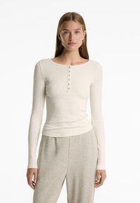 Лонгслив Лонгслив