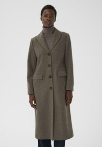 Шерстяное пальто