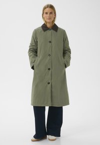 Шерстяное пальто