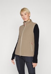 Спортивный жилет