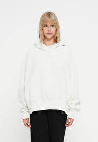 Пуловер с капюшоном