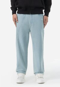 Свободные джинсы