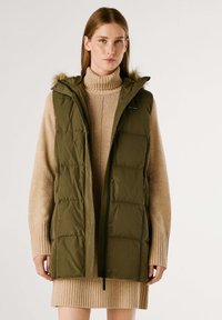 Длинный жилет