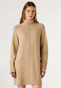 Вязаное платье