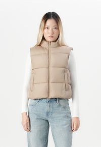 Короткая куртка