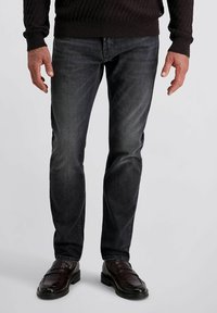 Узкие джинсы