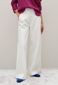 Свободные джинсы