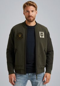 Куртка бомбер