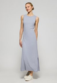 Вязаное платье