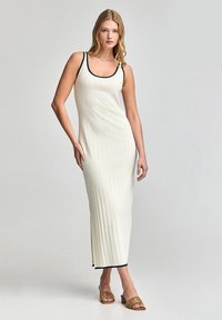 Вязаное платье