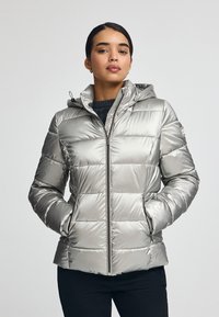 Зимняя куртка Зимняя куртка