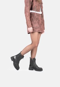 Полусапожки на платформе