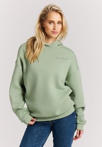 Пуловер с капюшоном