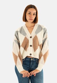 Вязаная кофта