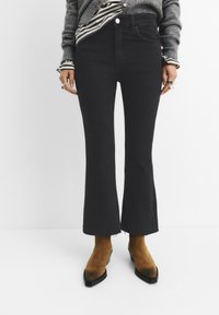 Клешеные брюки