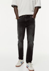 Узкие джинсы