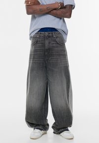 Свободные джинсы