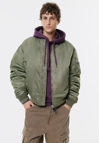 Куртка бомбер