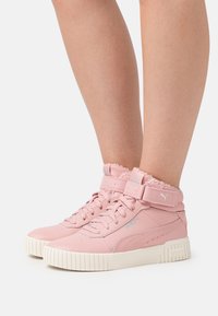 Высокие кеды