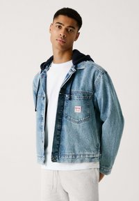 Джинсовая куртка