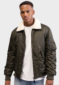 Куртка бомбер