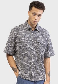 Рубашка с коротким рукавом