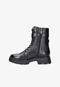 Ботинки на шнуровке