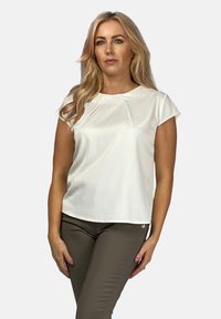 Атласная блузка